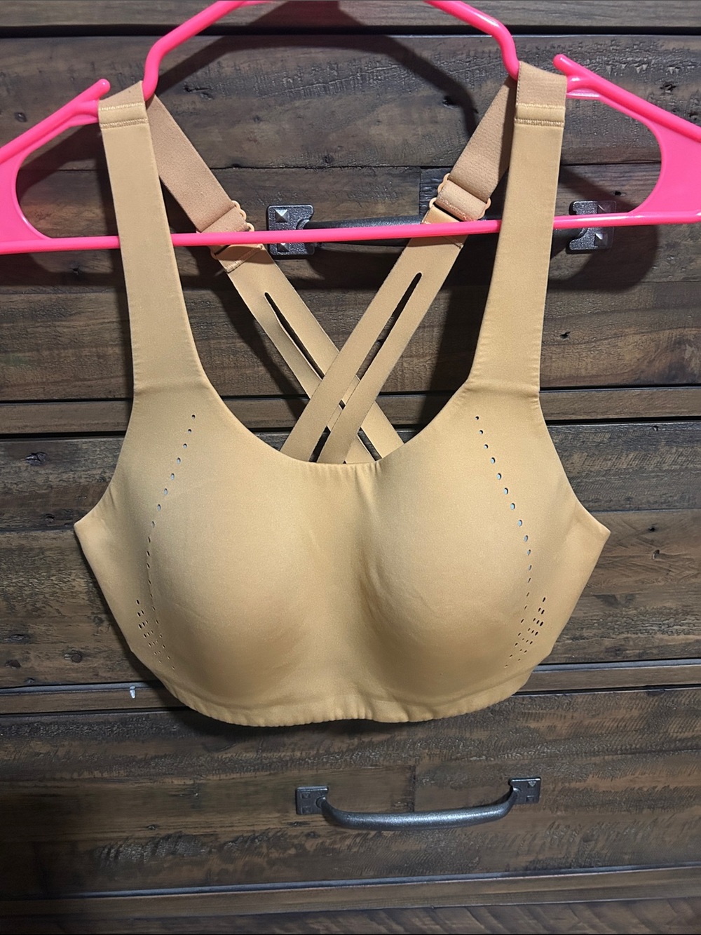 lululemon athletica Airsupport D Cup Seamless Crisscross Sports Bra. Workout.